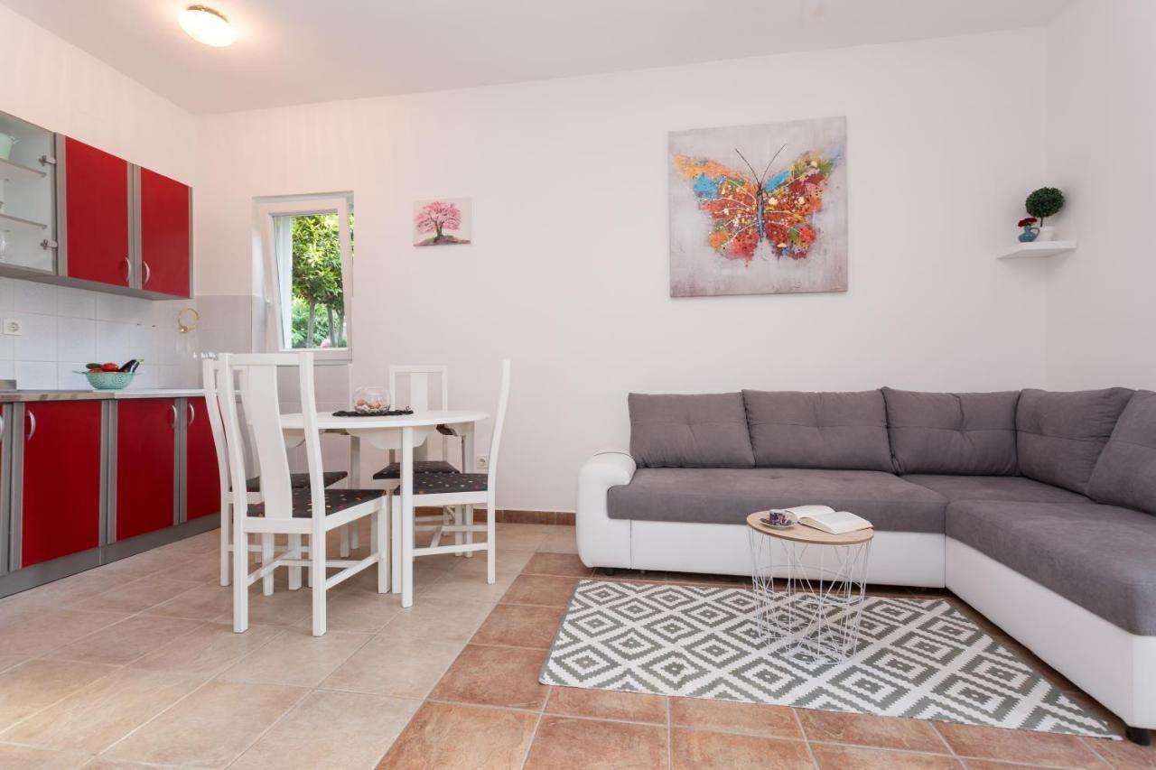 Lara - Apartment Near The Beach 瓦比尼科 外观 照片