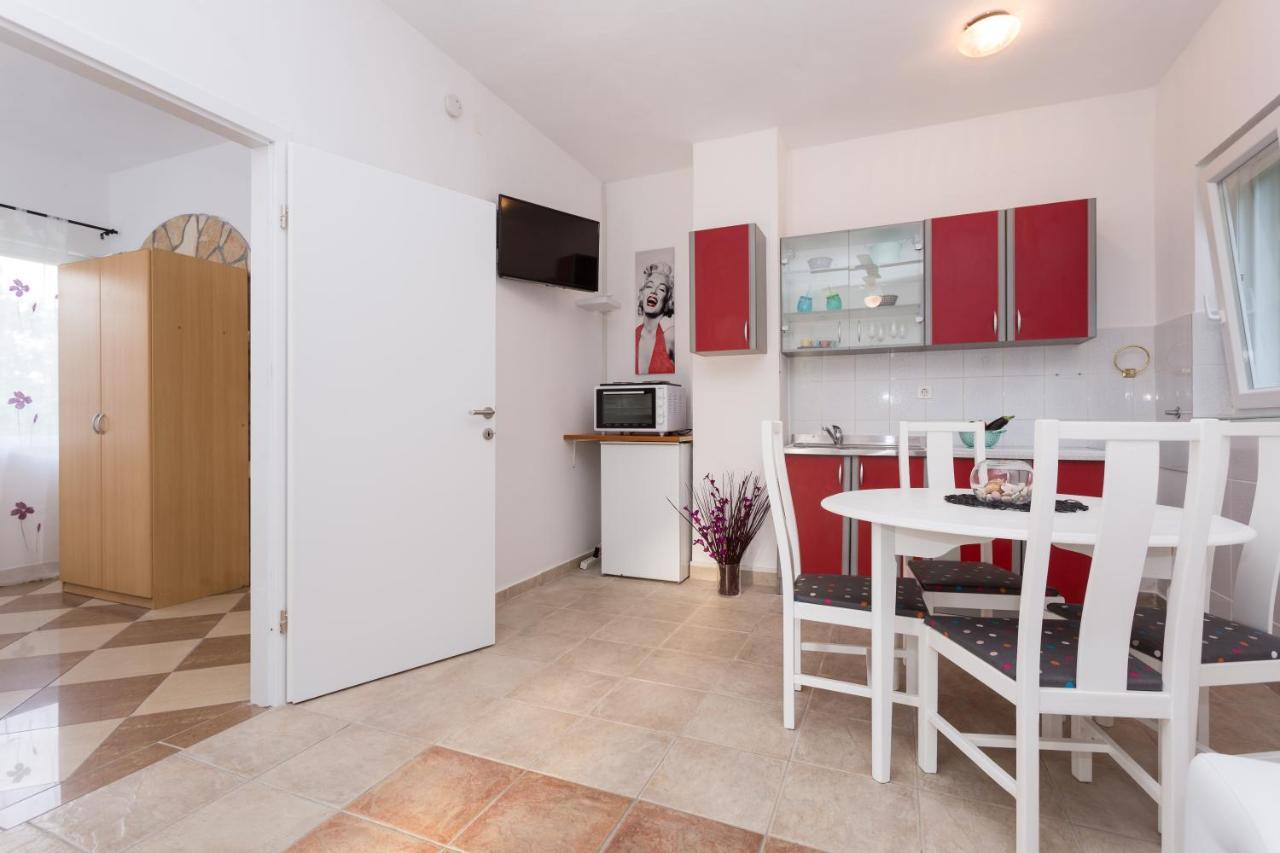 Lara - Apartment Near The Beach 瓦比尼科 外观 照片
