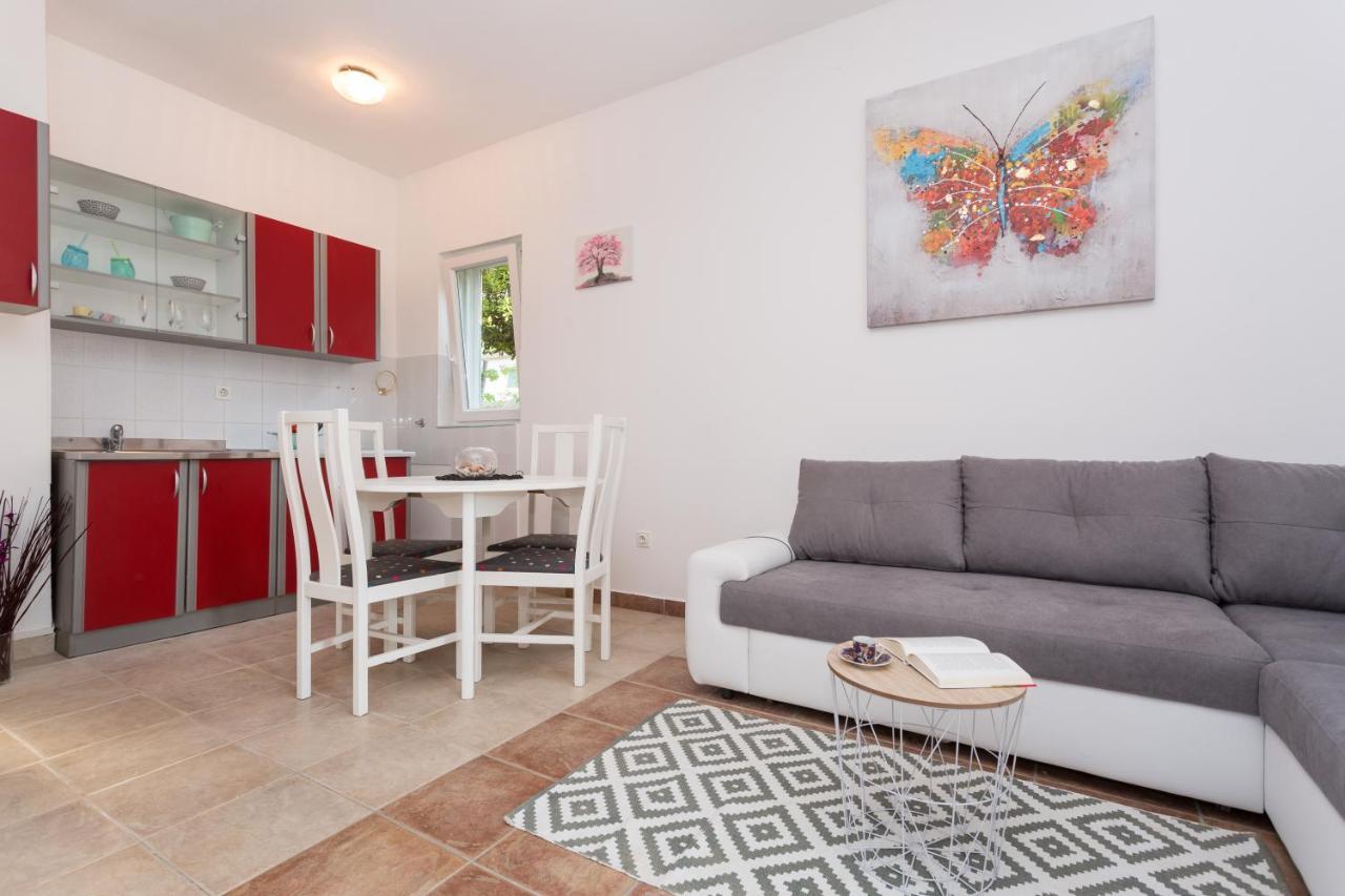 Lara - Apartment Near The Beach 瓦比尼科 外观 照片