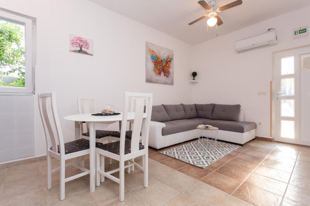 Lara - Apartment Near The Beach 瓦比尼科 外观 照片