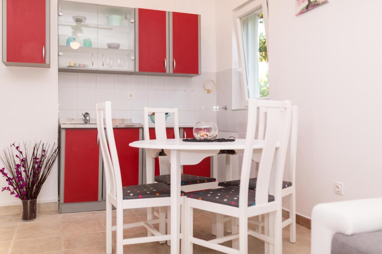 Lara - Apartment Near The Beach 瓦比尼科 外观 照片